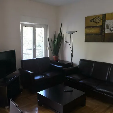 Ana's Appartamento Belgrado